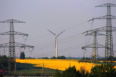 Durch regional unterschiedlich hohe Netzentgelte verteilen sich die Kosten der Energiewende ungleich.Bildquelle:Uwe Schlick/pixelio.de